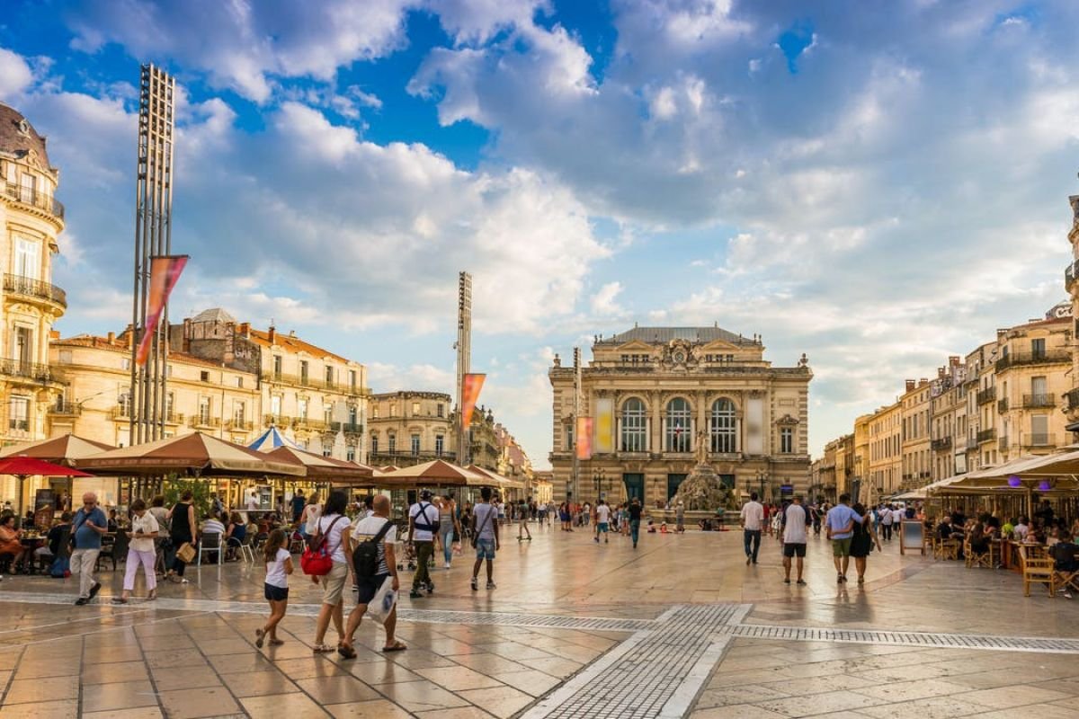 Vue de la Place de la Comédie à Montpellier, illustrant un service de déménagement local dans la ville