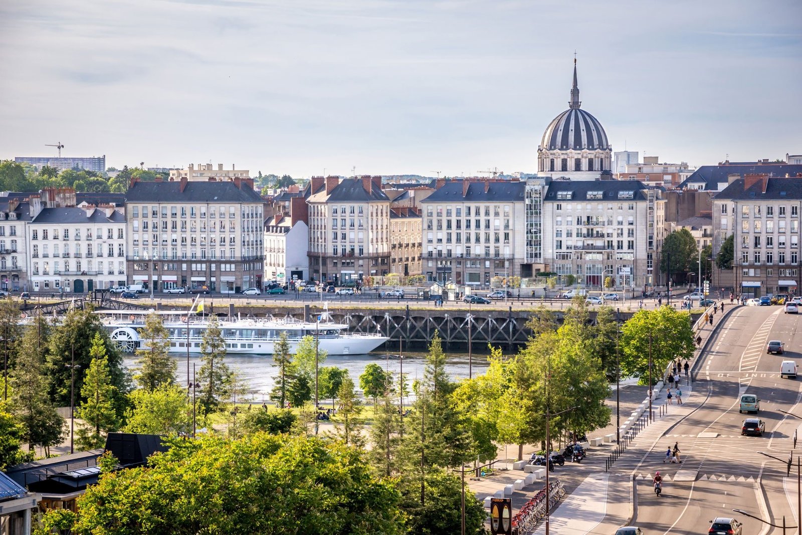 Vue du Château des Ducs de Bretagne à Nantes, illustrant un service de déménagement local dans la ville